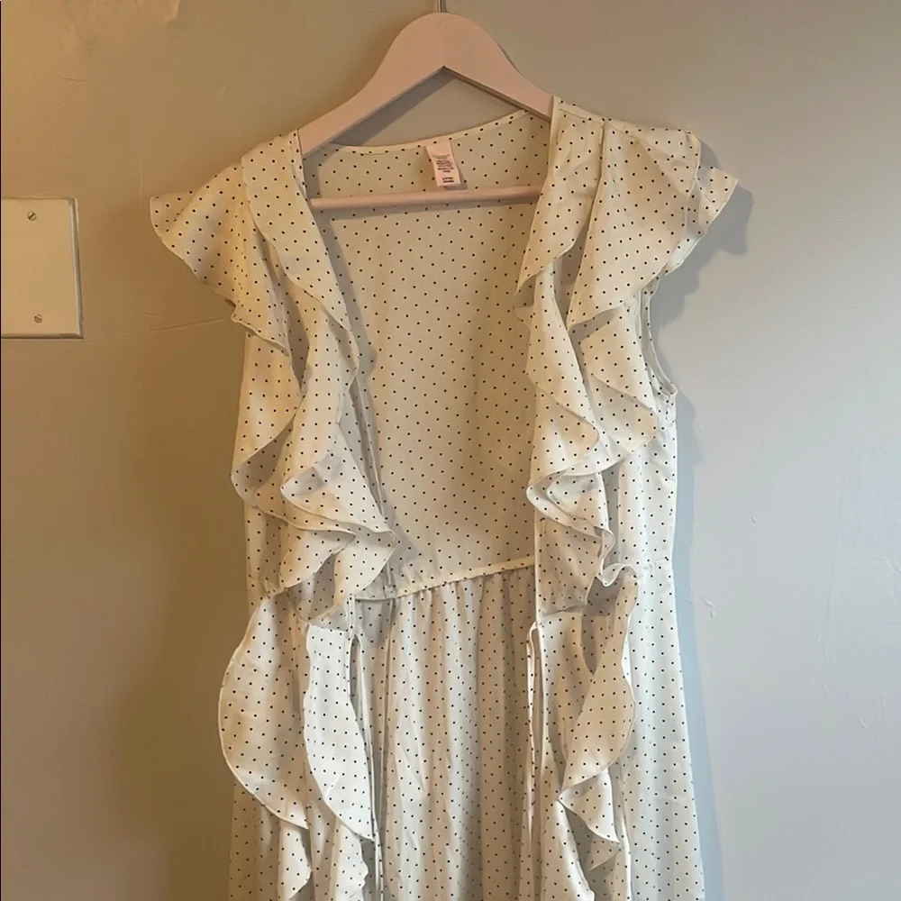 Elegant Cream Ruffle Robe - Picture 3 of 4